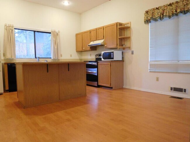 Foto del edificio - 3 bedroom in Renton WA 98058