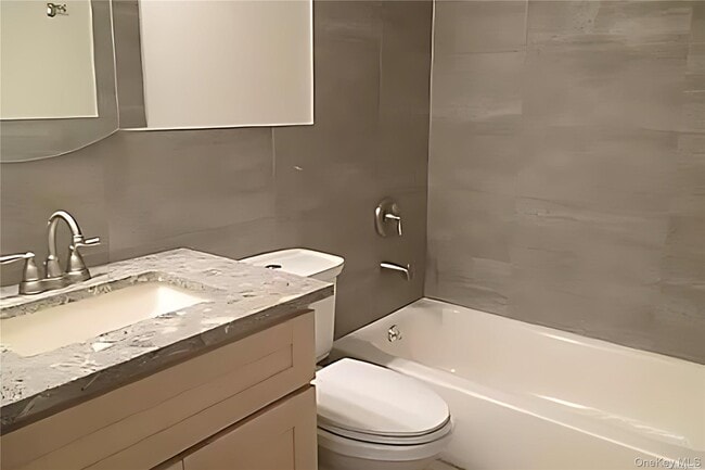 Foto del edificio - 28-06 35th Ave