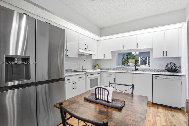 Foto del edificio - 12901 SW 15th Ct