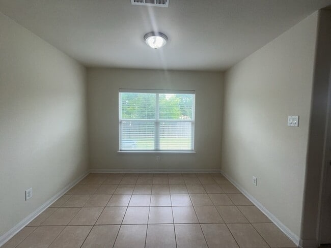Building Photo - 10009 Iron Ridge Dr