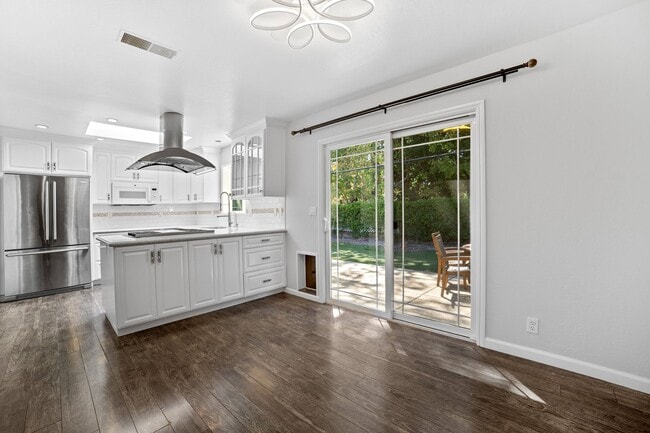 Building Photo - Campbell charming single-family home