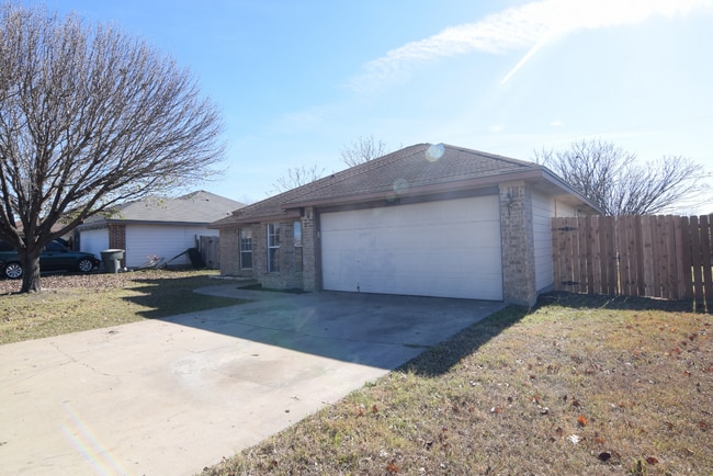 Building Photo - 3404 Warfield Dr