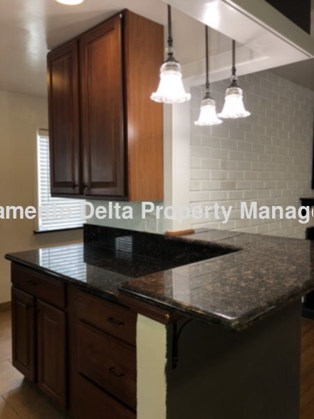 Building Photo - 3141 Cottage Way