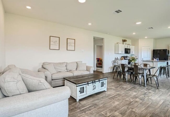 Foto del edificio - 259 Levi Lndg