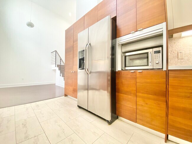 Building Photo - 220 E Broadway, Glendale, CA 91205