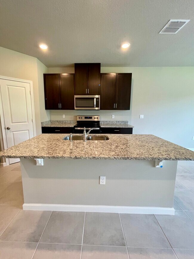 Foto del edificio - 5722 SE Edgewater Cir