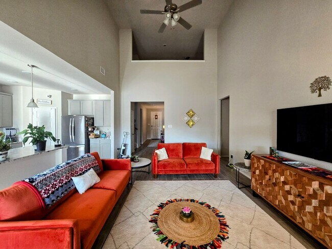 Foto del edificio - Elegant 5BD/4BA Home with Oversized Backyard in Prime Providence Village Location