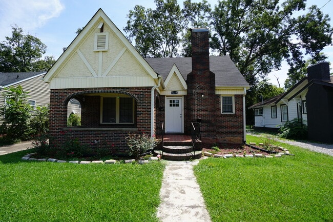 Building Photo - 7223 1st Ave S