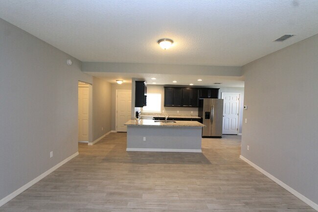 Foto del edificio - Available NOW! BEAUTIFUL 3/2 w/office HOME...
