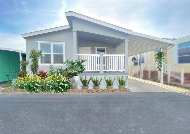 Building Photo - 15621 Beach Blvd