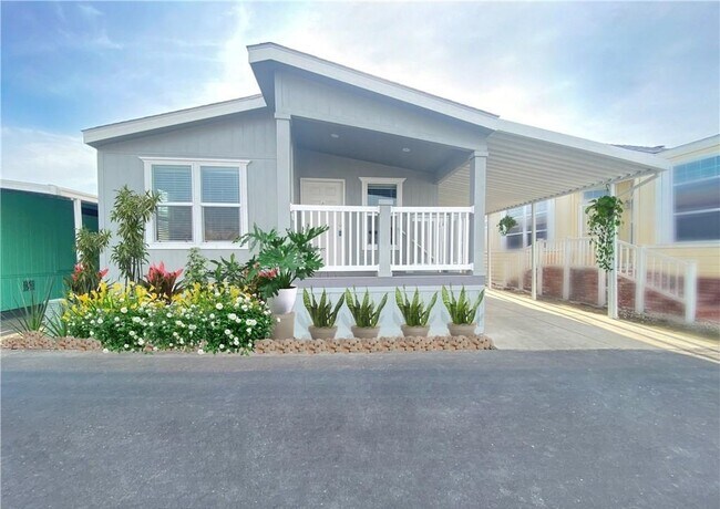 Foto del edificio - 15621 Beach Blvd