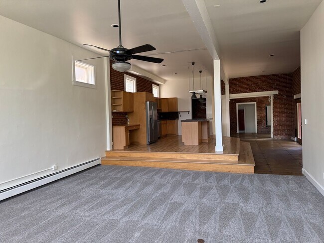 Foto del edificio - Located in the Historic Baker District, this uniquely converted warehouse features updates throug...