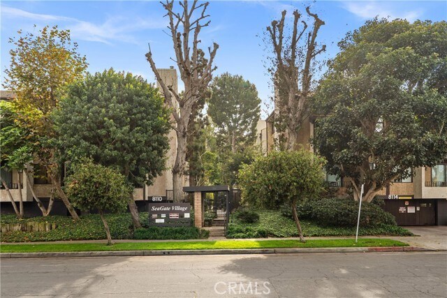 Foto del edificio - 8675 Falmouth Ave