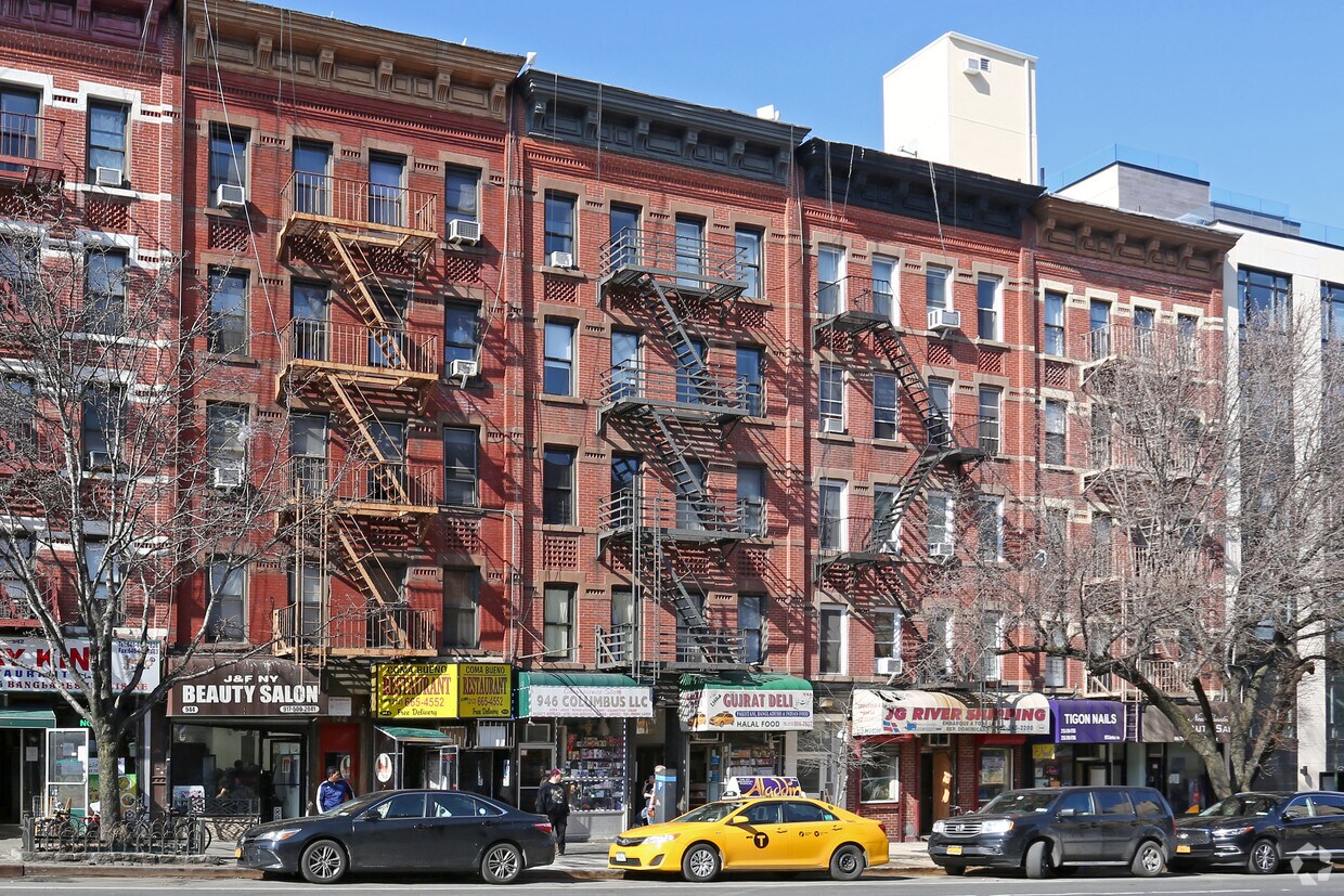 Primary Photo - 946 Columbus Ave