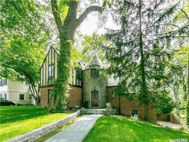 Primary Photo - 2 Wyngate Pl