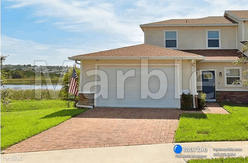 3 br, 2.5 bath Townhome 981 Lakefront Vi... Townhome Rentals in