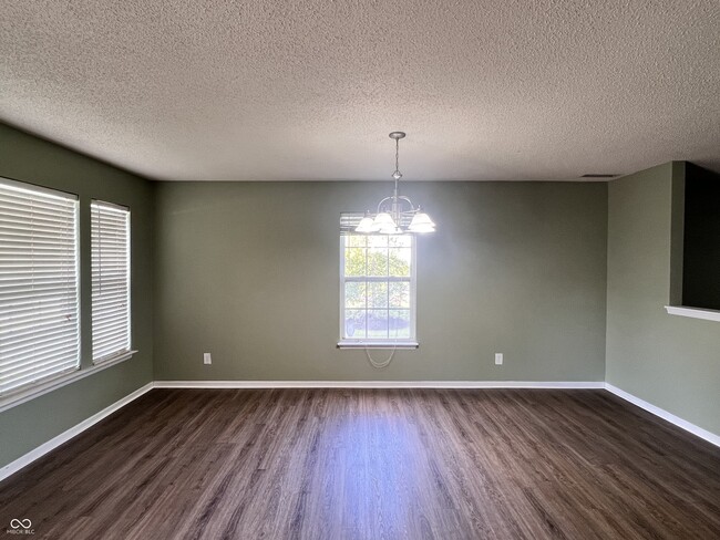 Building Photo - 10400 Hickory Hill Dr