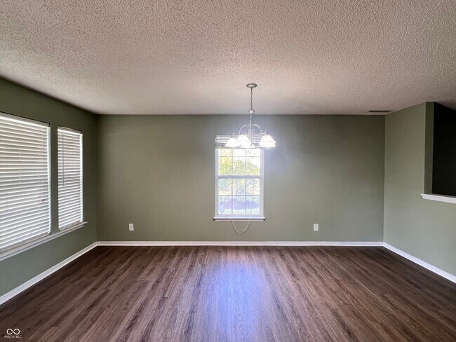 Foto del edificio - 10400 Hickory Hill Dr