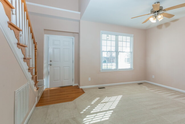 Building Photo - 917 Alba Rose Ave