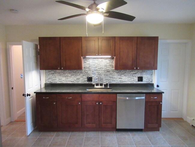 27 Oak St Unit 1 Gardner Ma 01440 Apartment For In Contemporay Kitchen 27 Oak St