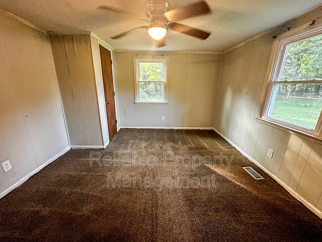 Building Photo - 917 Blount St