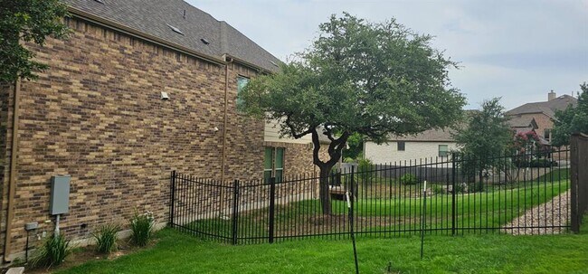 Foto del edificio - 5321 Texas Bluebell Dr