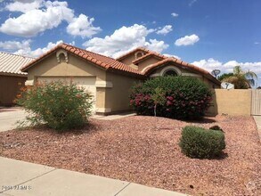 Building Photo - 528 E Cantebria Dr