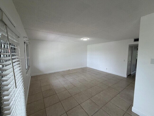 Foto del edificio - 13355 SW 9th Ct