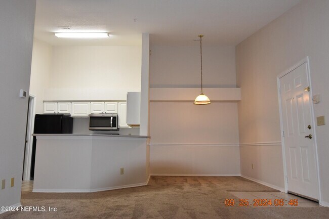 Building Photo - 13810 Sutton Park Dr N