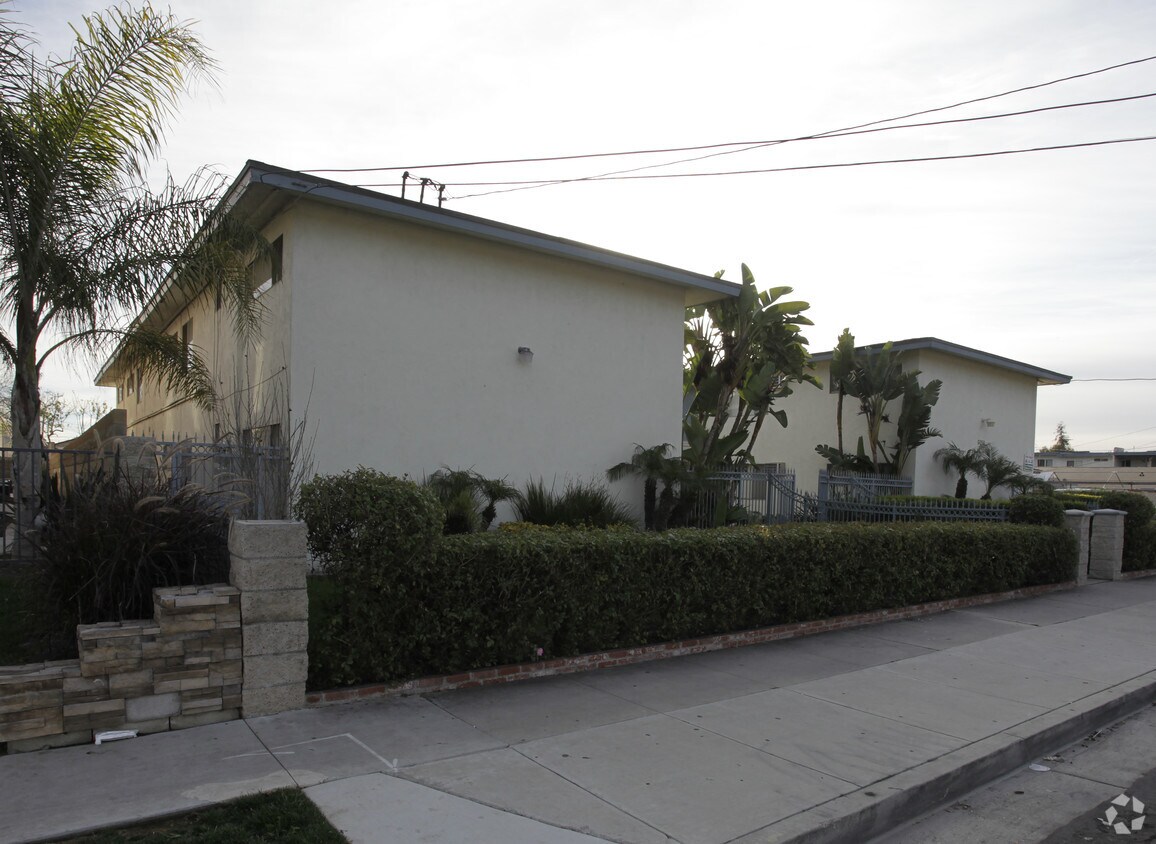 Building Photo - 6050 Kingman Ave