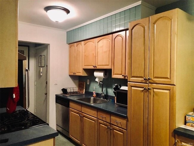 Building Photo - 25 Roundtree Cir