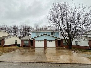 Building Photo - 729 W Beck Dr