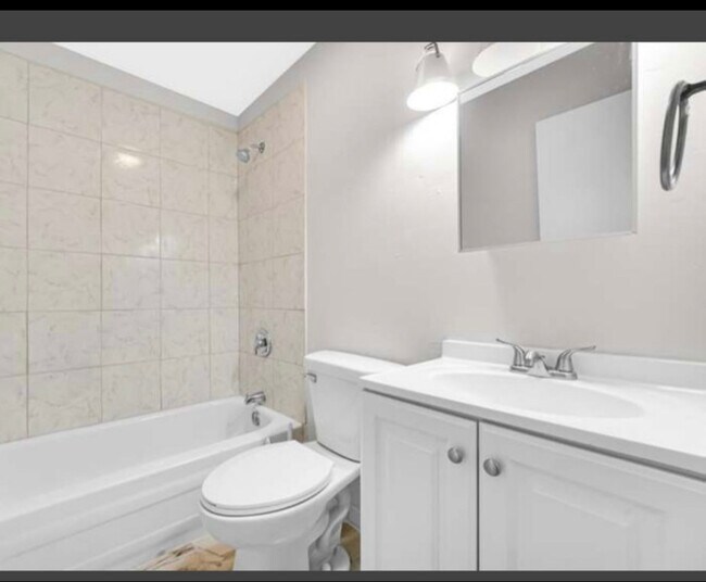 Building Photo - 1765 Short Ave