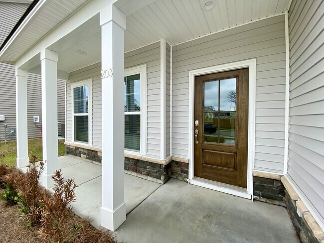 Building Photo - Three Bedroom Home in Malind Bluff!