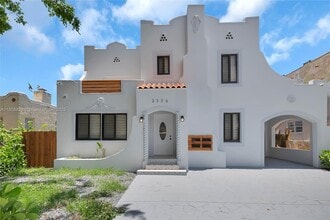 Building Photo - 2336 SW 17th St