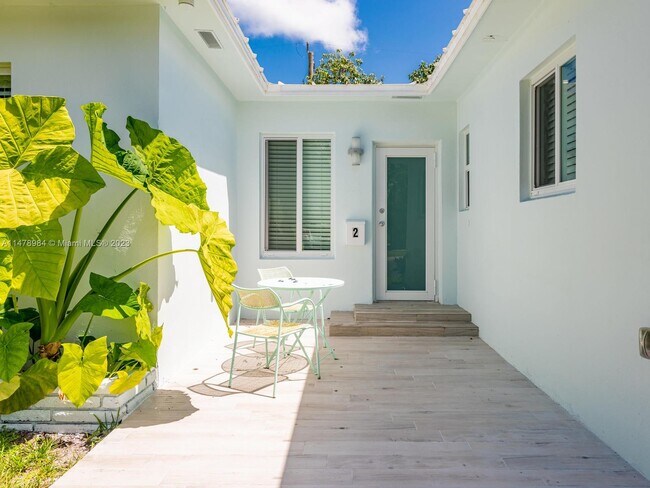 Foto del edificio - 842 NE 121st St