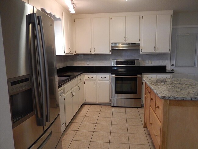 Foto del edificio - 740 Red Fern Rd