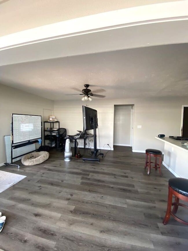 Building Photo - 5 Bedroom / 2 Bath House in Ewa Beach
