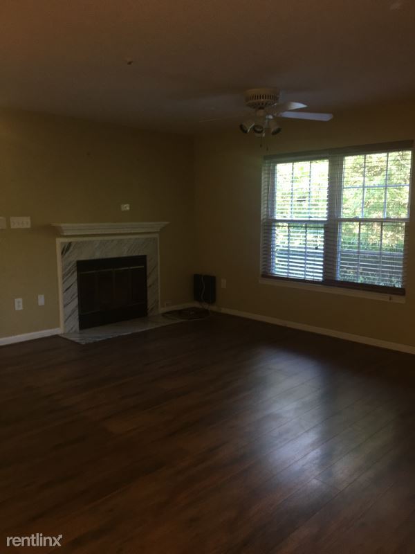 Building Photo - 903 Hillside Lake Terrace