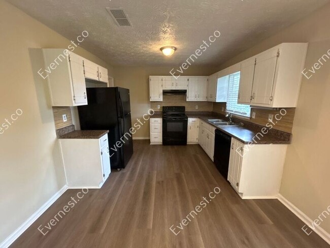 Building Photo - 565 Dove Tail Ct SE