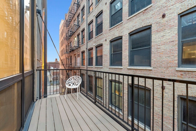 Building Photo - 318 W Grand Ave