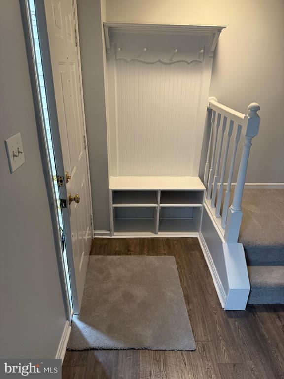 Foto del edificio - 8625 Point of Woods Dr