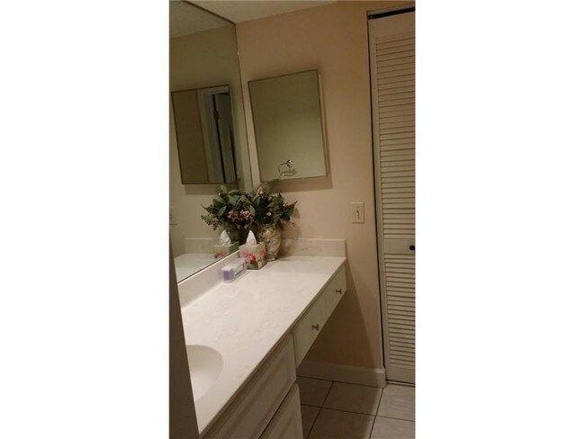 Foto del edificio - 8019 NW 15th Mnr