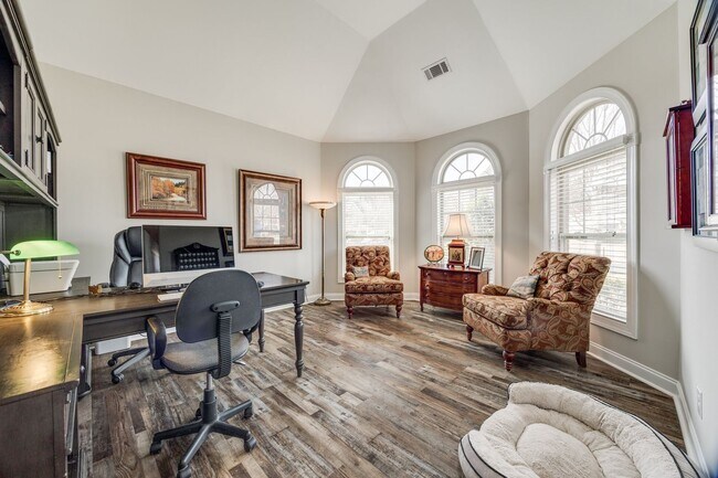 Building Photo - Stunning 4-Bedroom, 3.5-Bath Full Brick Ho...