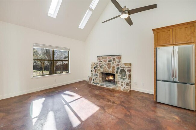 Building Photo - 302 Lago Verde Rd