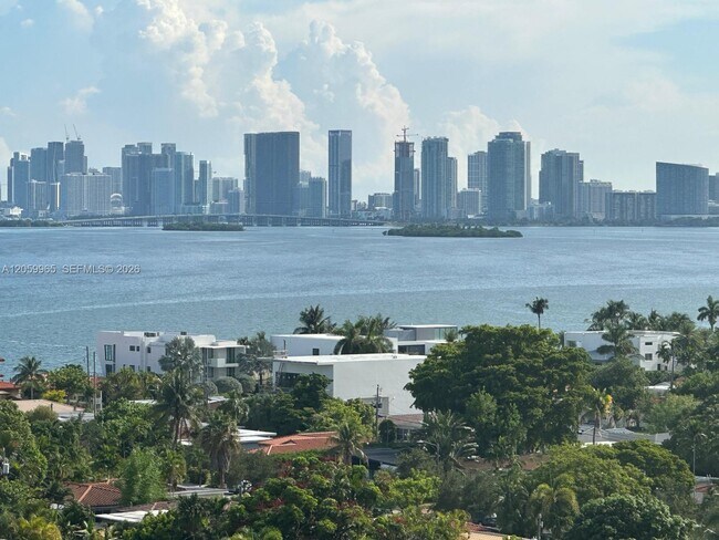 Foto del edificio - 7901 Hispanola Ave