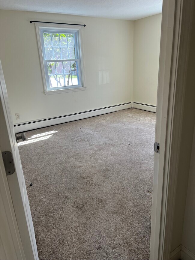 85 Ridgewood Ln Unit 1, Gardner, MA 01440 Condo for Rent in Gardner