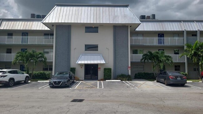 Foto del edificio - 3000 Riverside Dr
