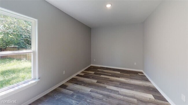 Building Photo - 3 br, 2 bath Duplex - 9118 Sandra Street B