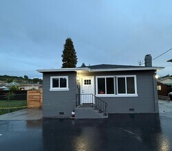 Building Photo - 21484-21484 Ocean View Dr